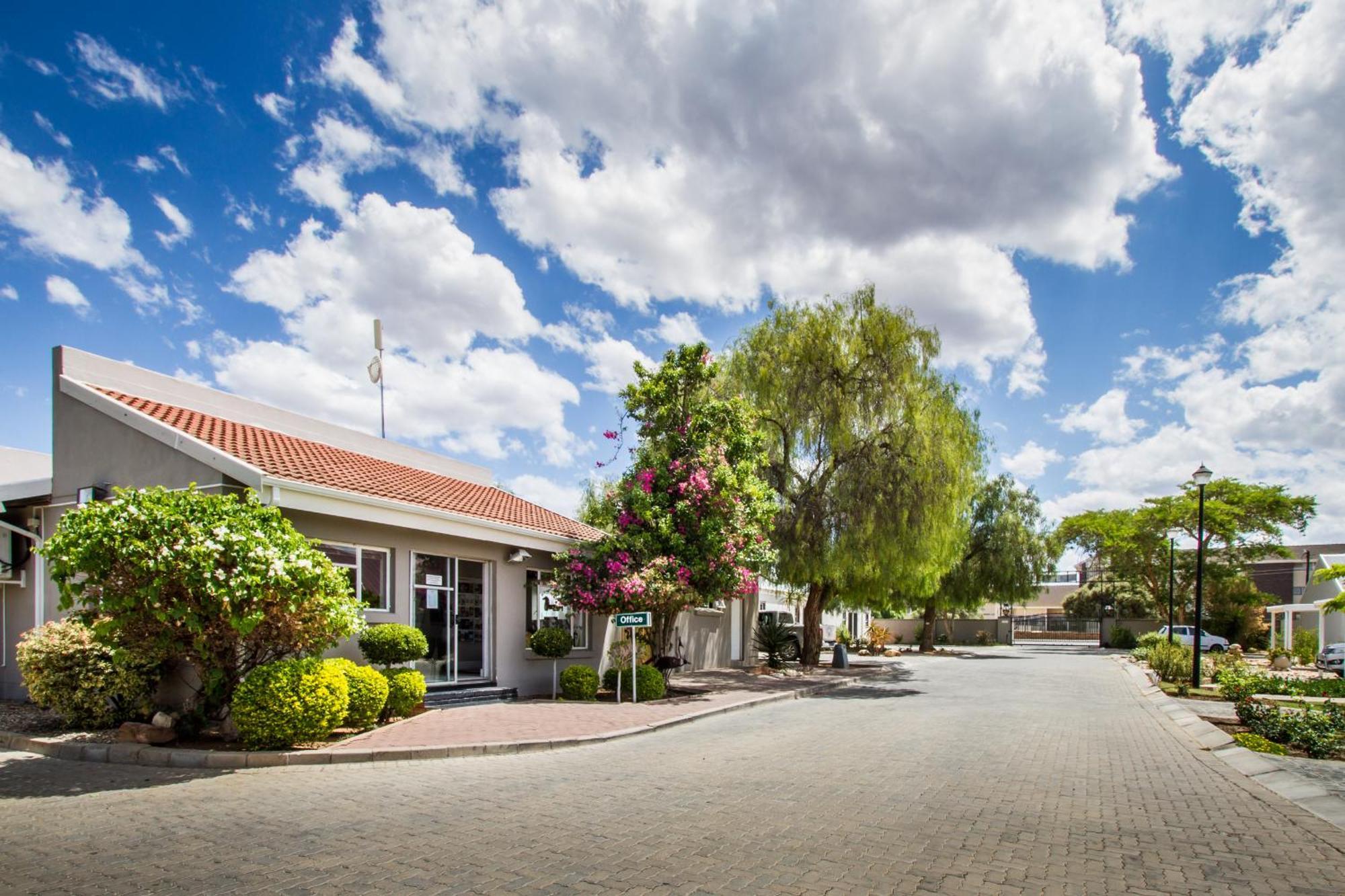 El Dorado Hotel And Self Catering Оудсхорн Екстериор снимка